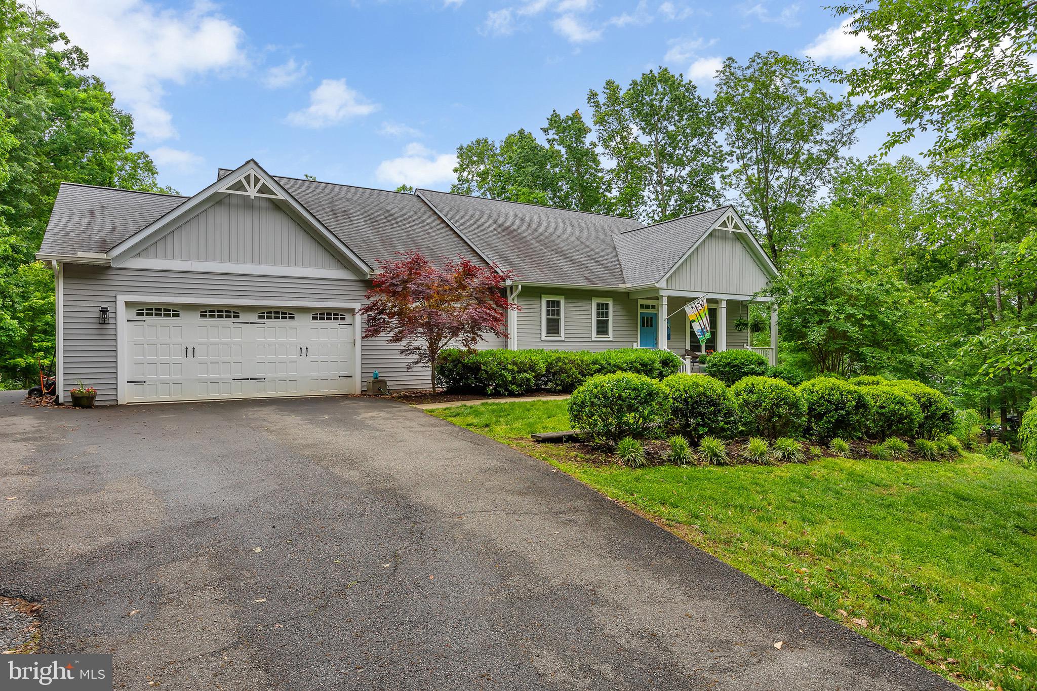 MAGNOLIA HARBOUR - Residential