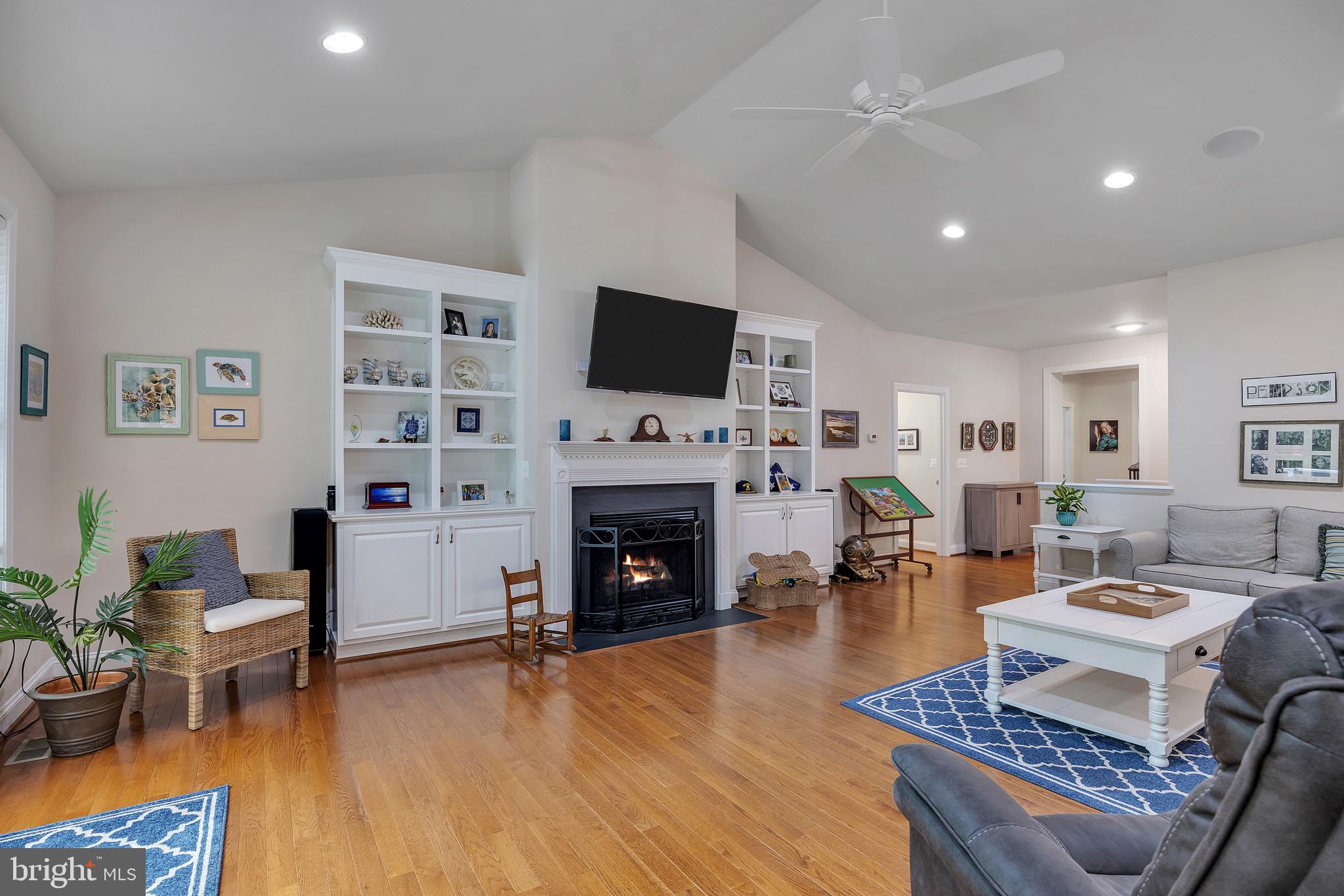 MAGNOLIA HARBOUR - Residential