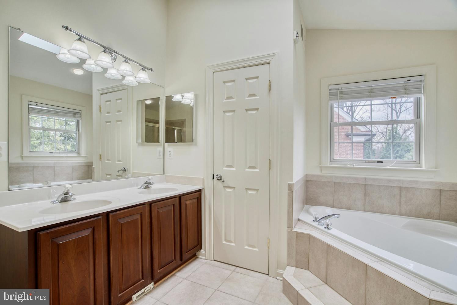 ARLINGTON RIDGE - Residential