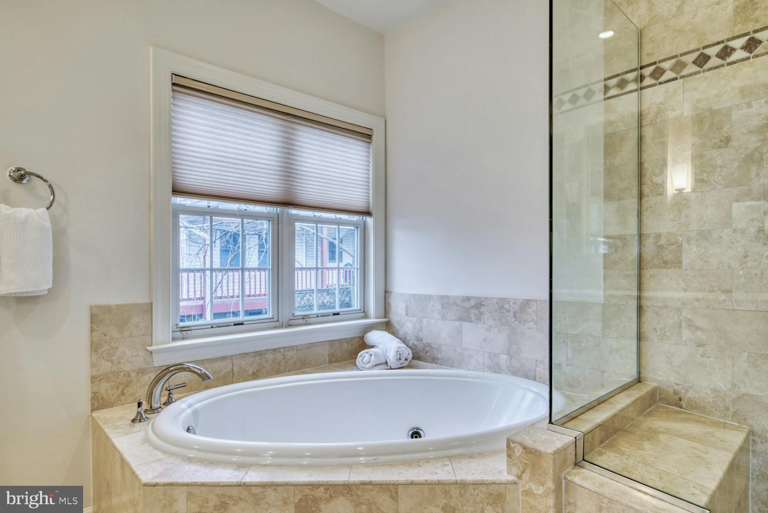 ARLINGTON RIDGE - Residential