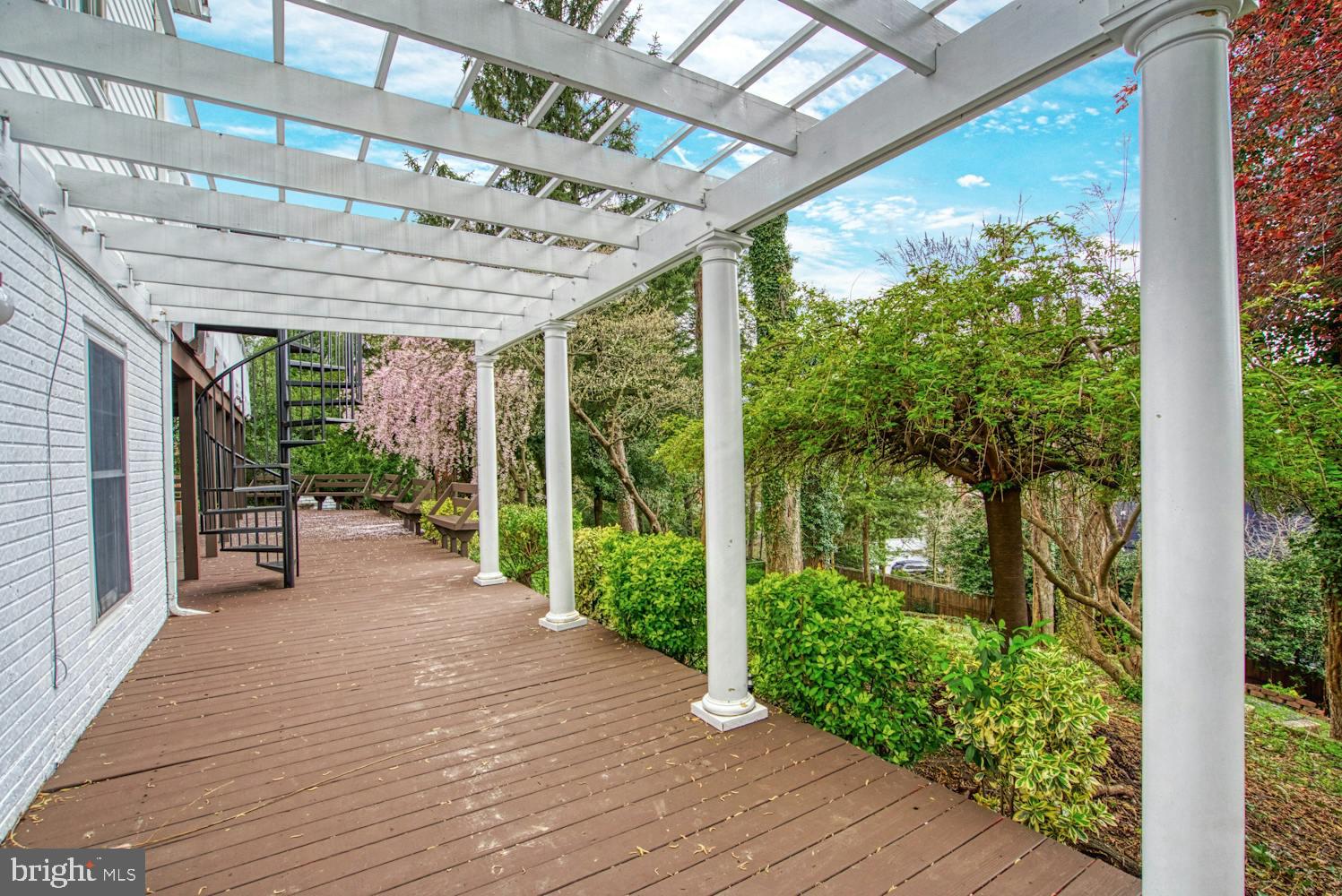 ARLINGTON RIDGE - Residential