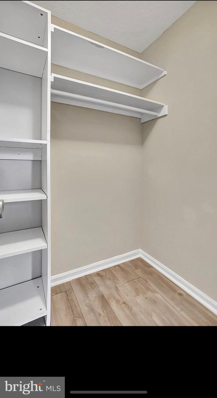 ROBINS GLENN - Residential