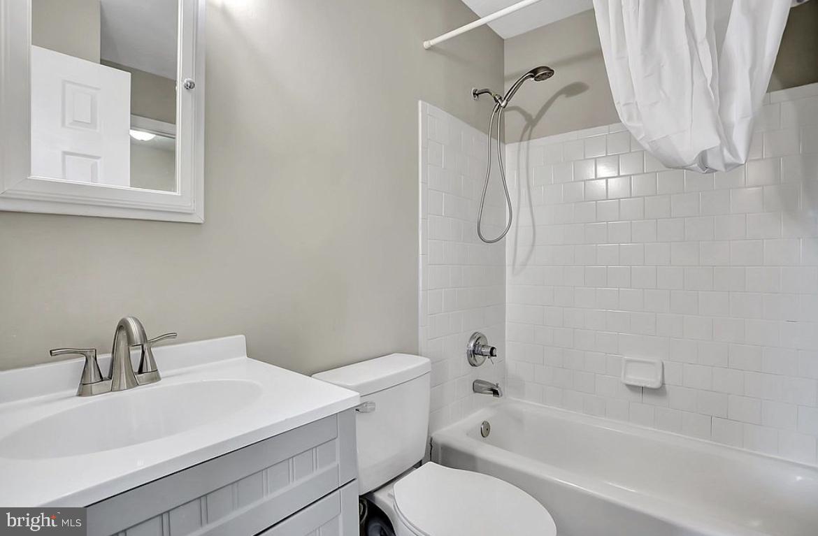 ROBINS GLENN - Residential