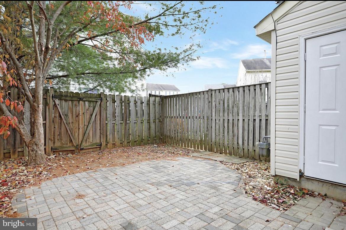 ROBINS GLENN - Residential