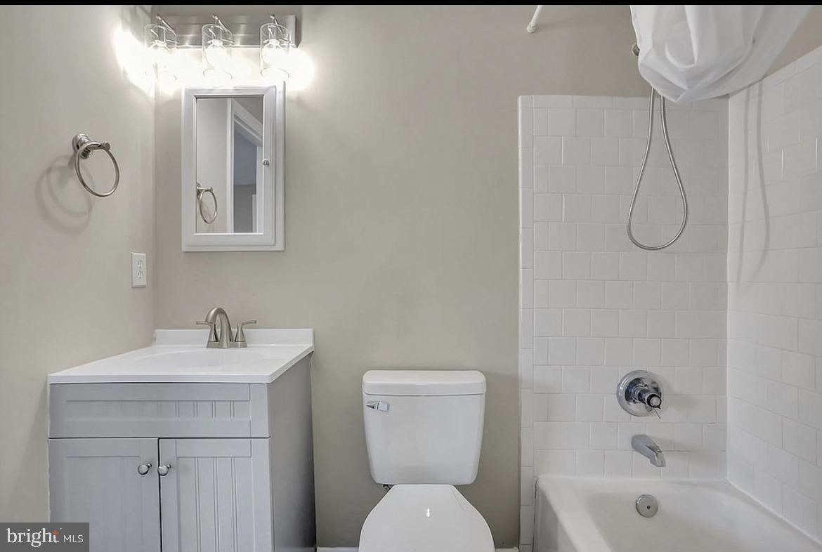 ROBINS GLENN - Residential