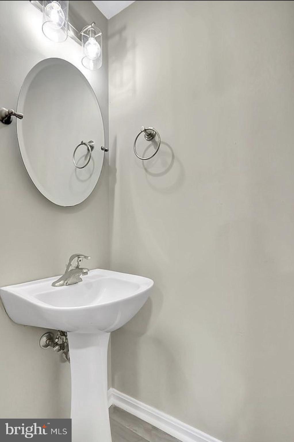 ROBINS GLENN - Residential