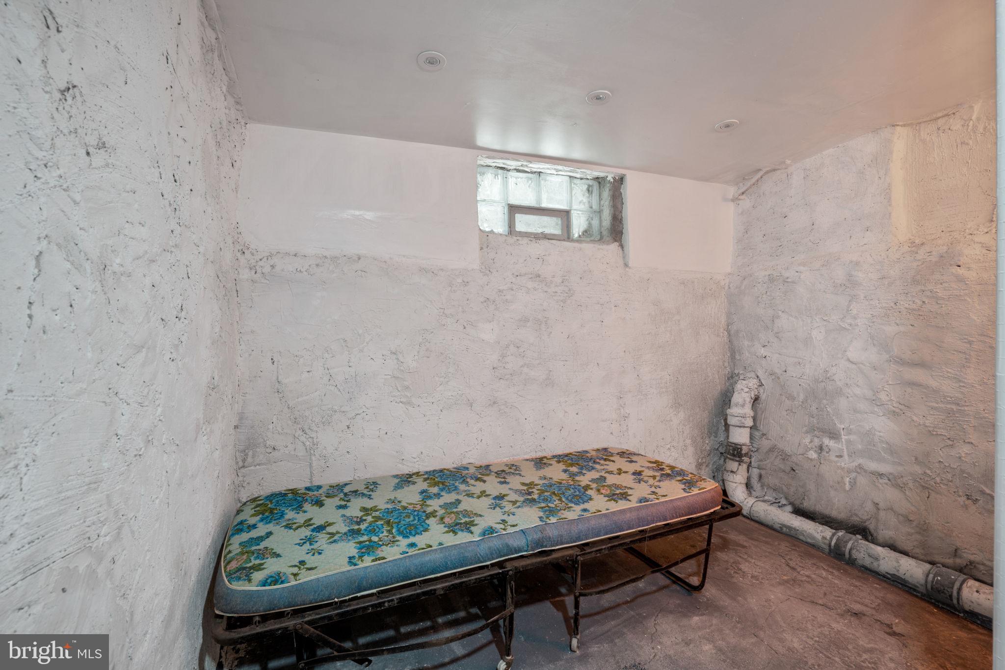 PHILADELPHIA (WEST) - Residential