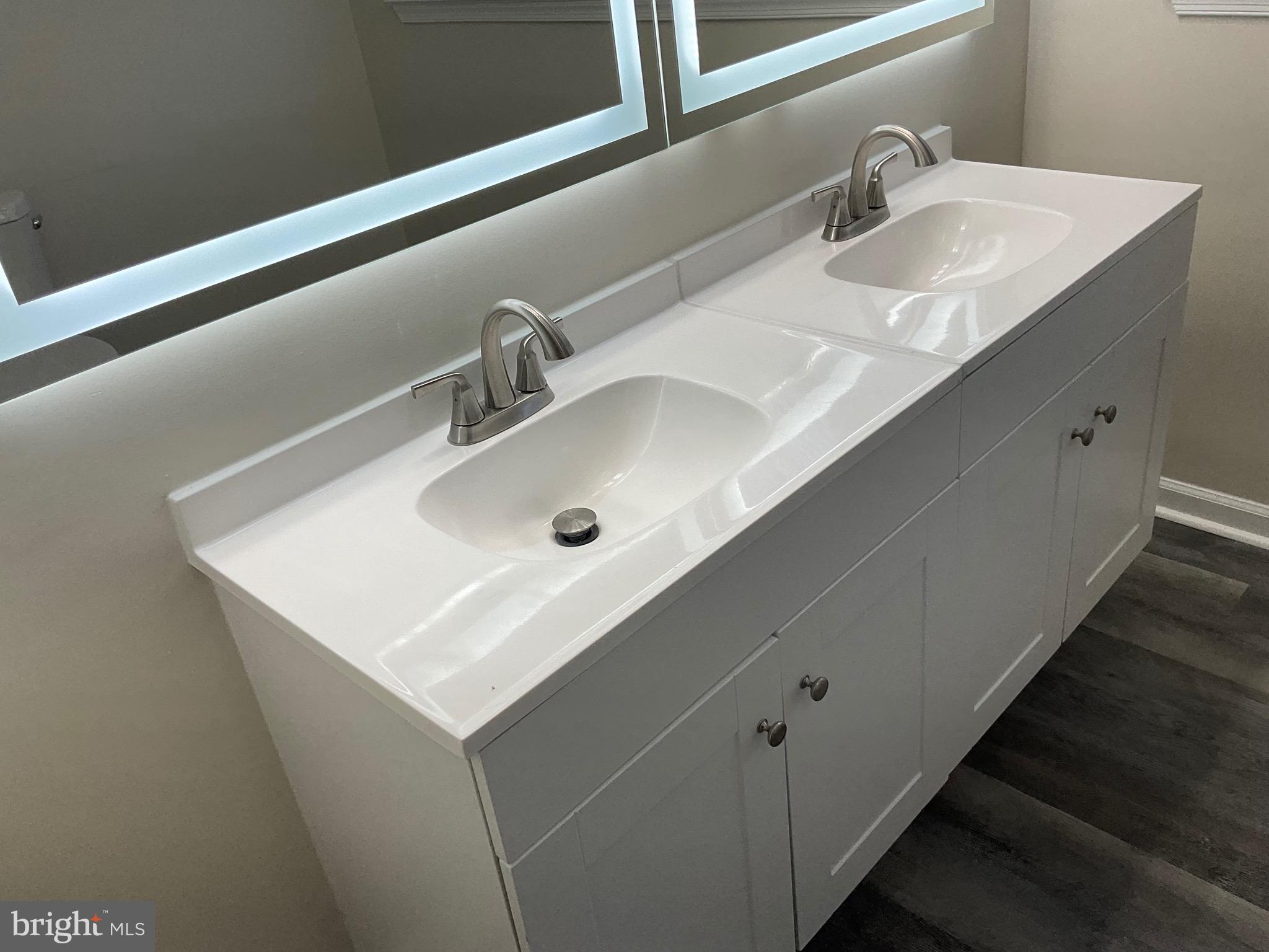 NEW TOWN - Residential Lease