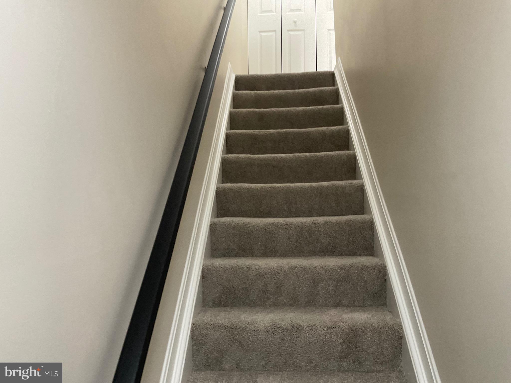 NEW TOWN - Residential Lease