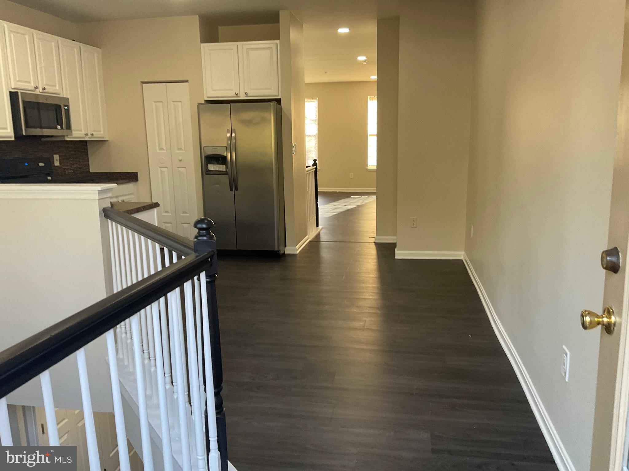 NEW TOWN - Residential Lease