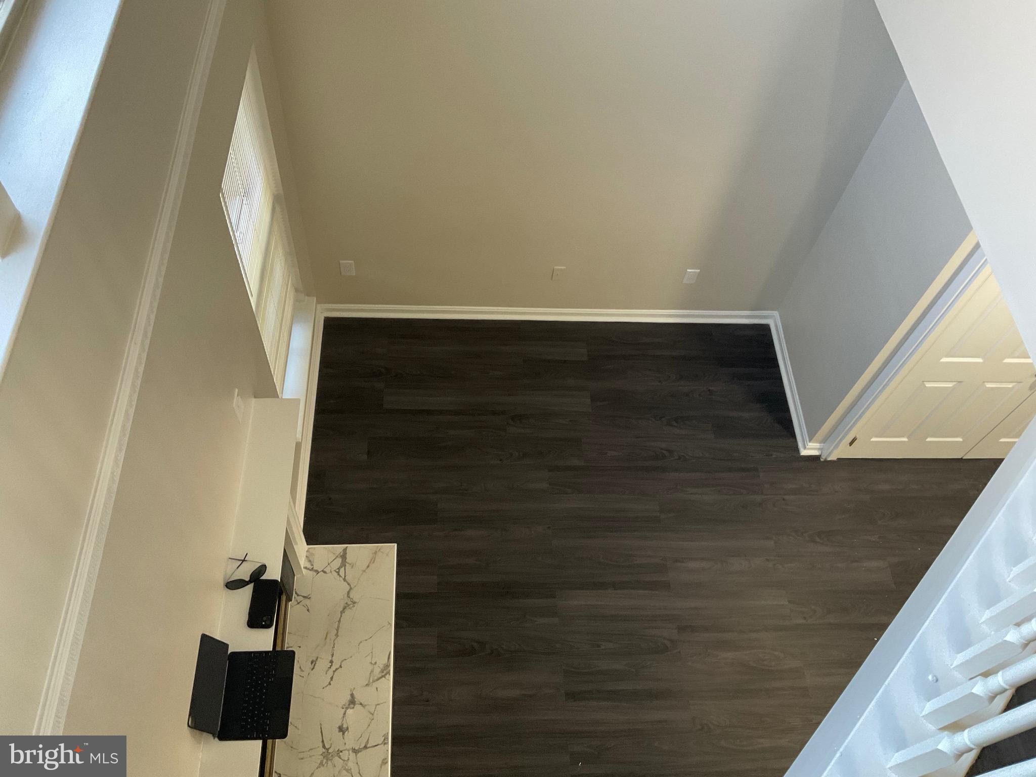 NEW TOWN - Residential Lease