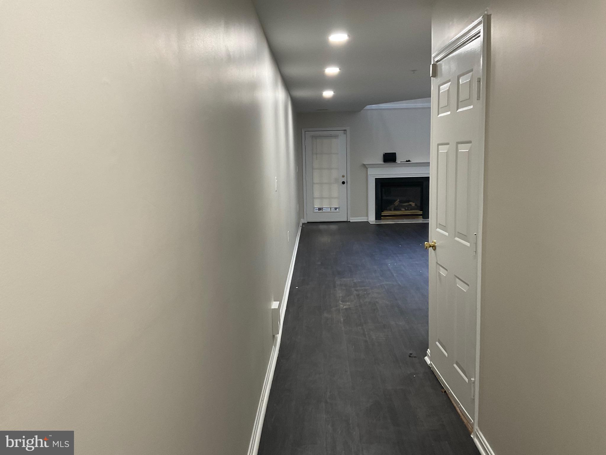 NEW TOWN - Residential Lease