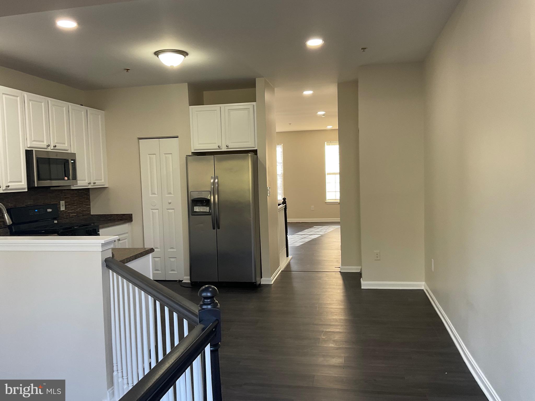 NEW TOWN - Residential Lease