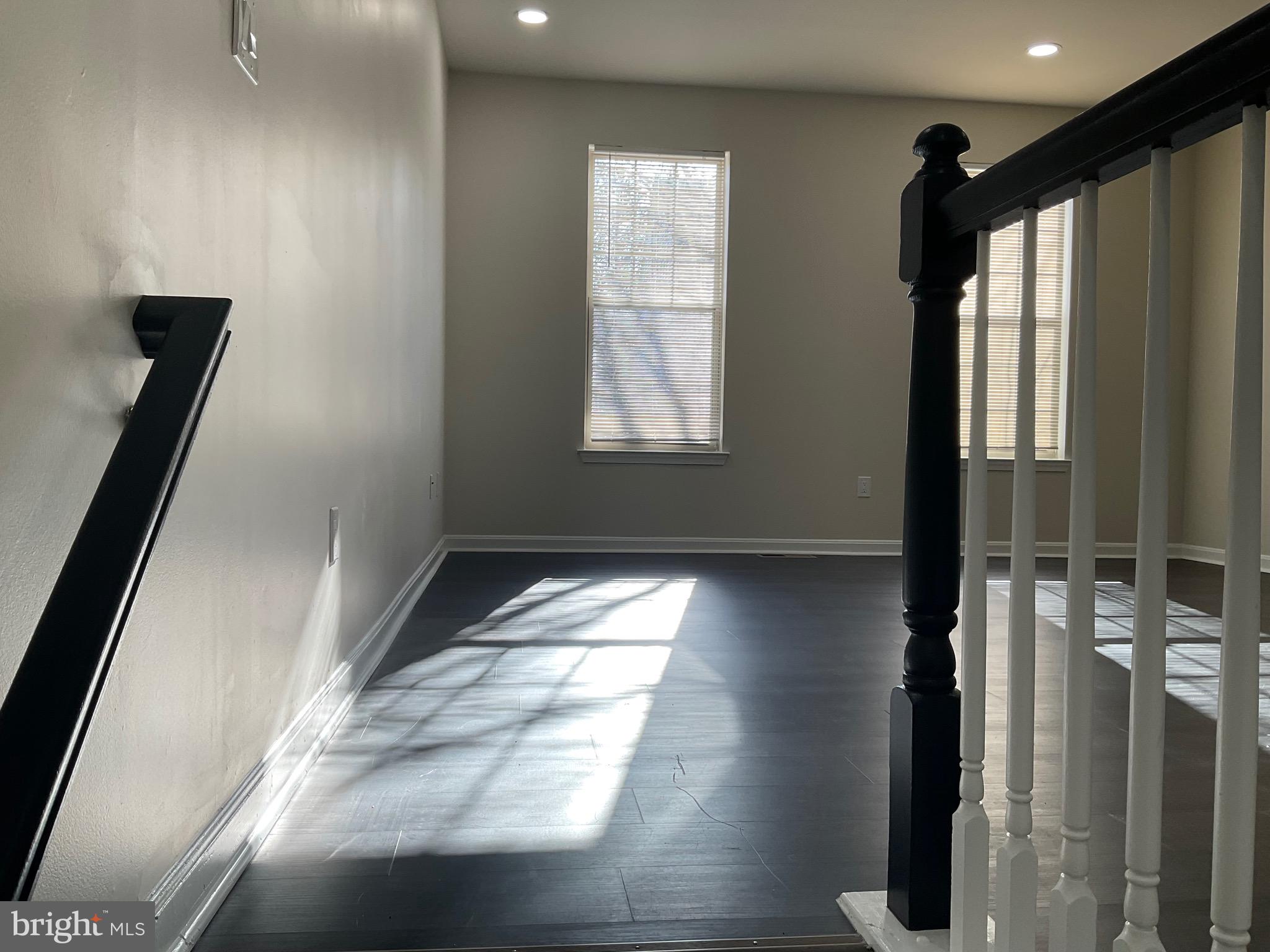 NEW TOWN - Residential Lease