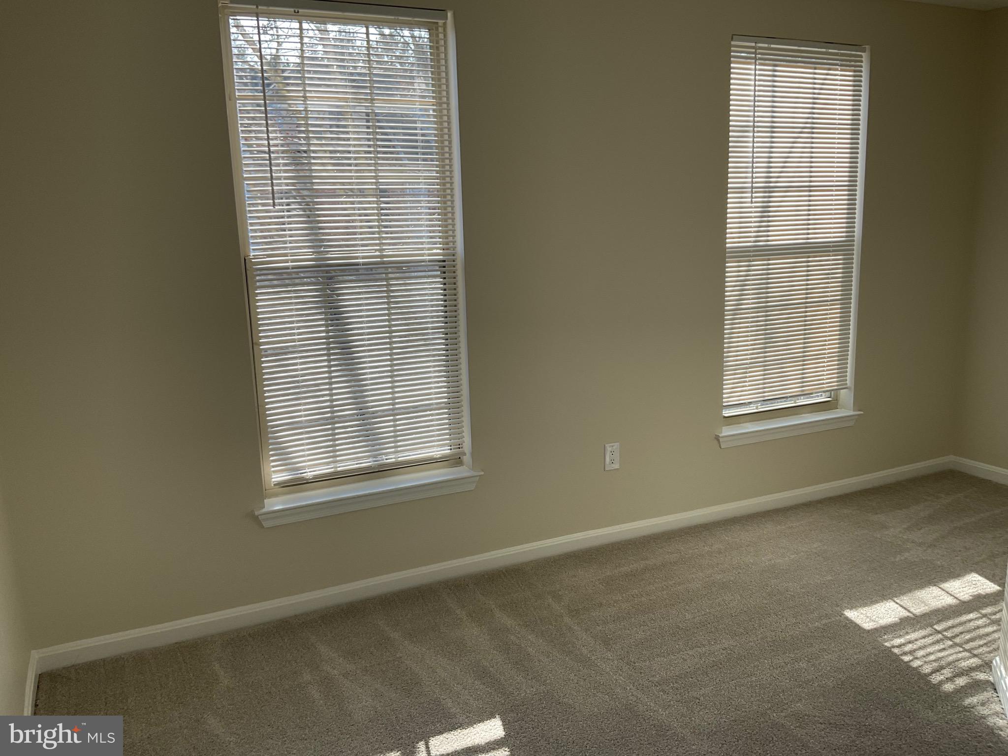 NEW TOWN - Residential Lease