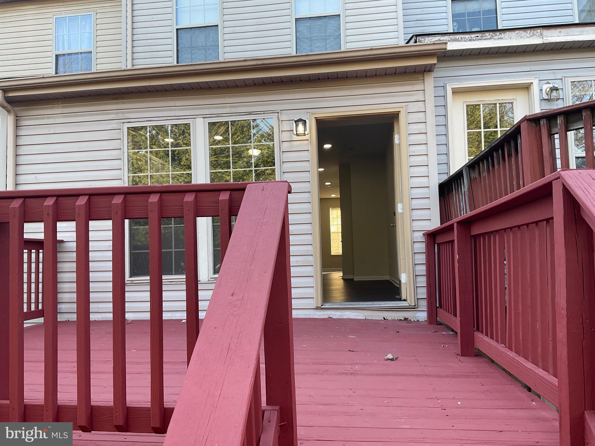 NEW TOWN - Residential Lease