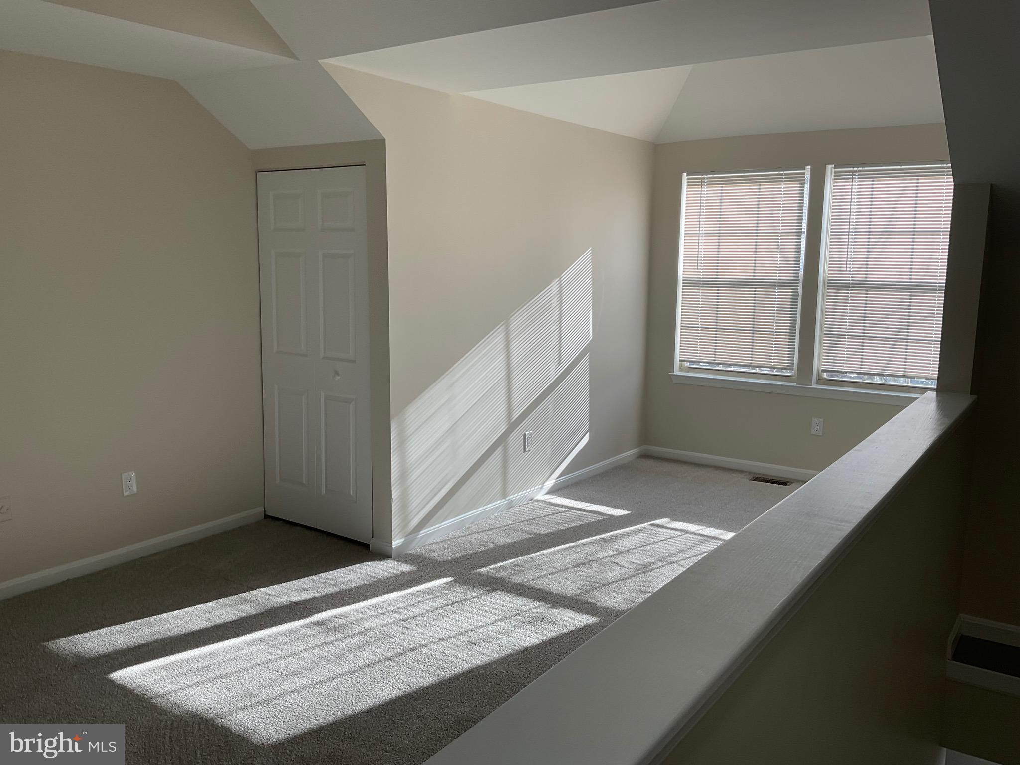 NEW TOWN - Residential Lease