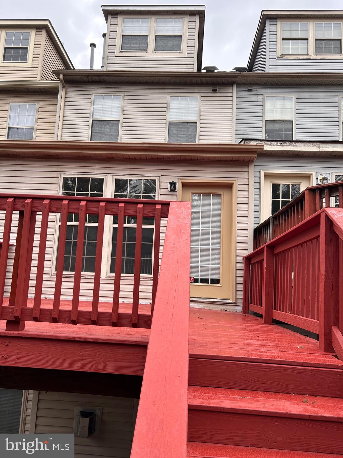 NEW TOWN - Residential Lease