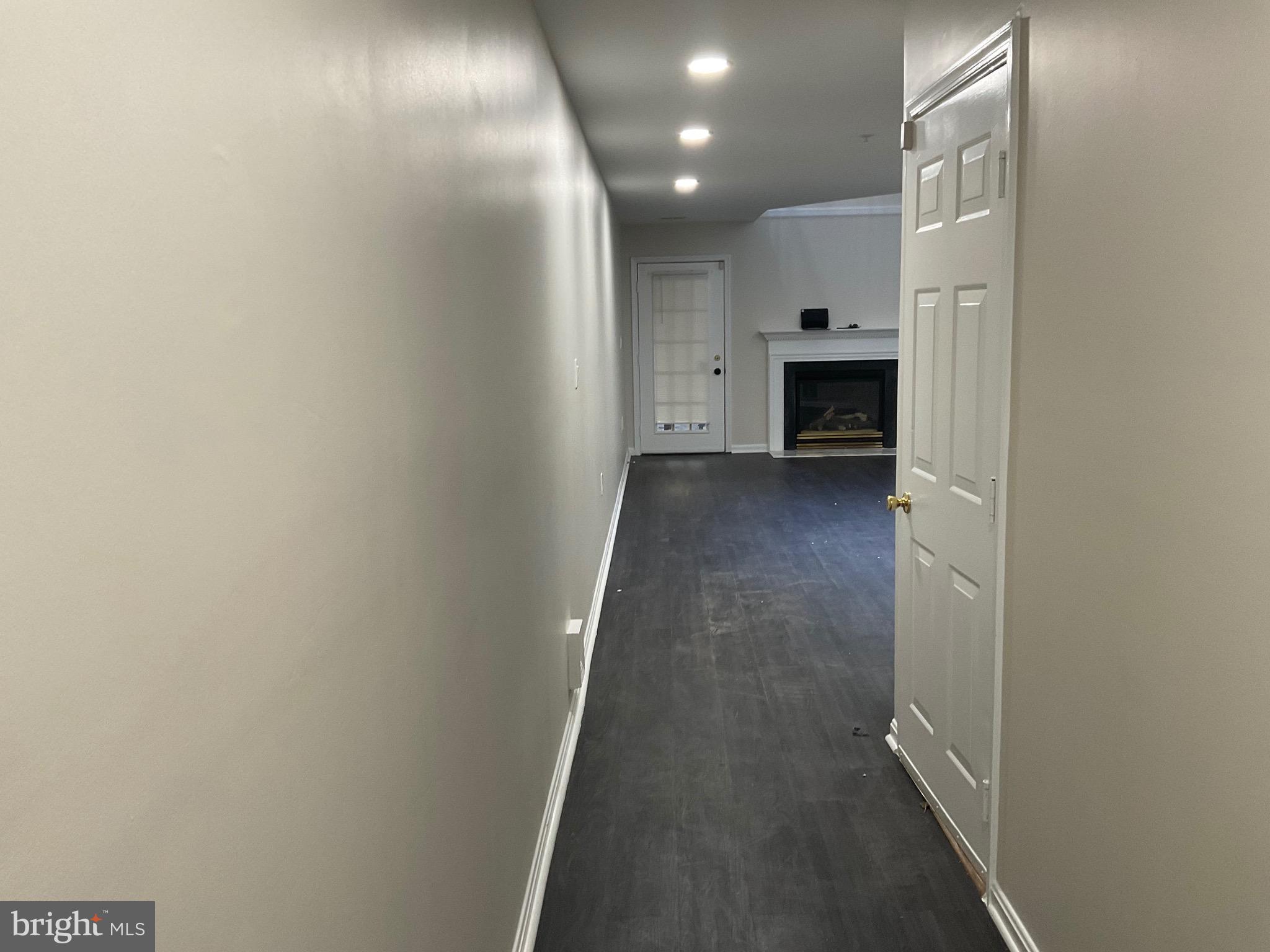 NEW TOWN - Residential Lease