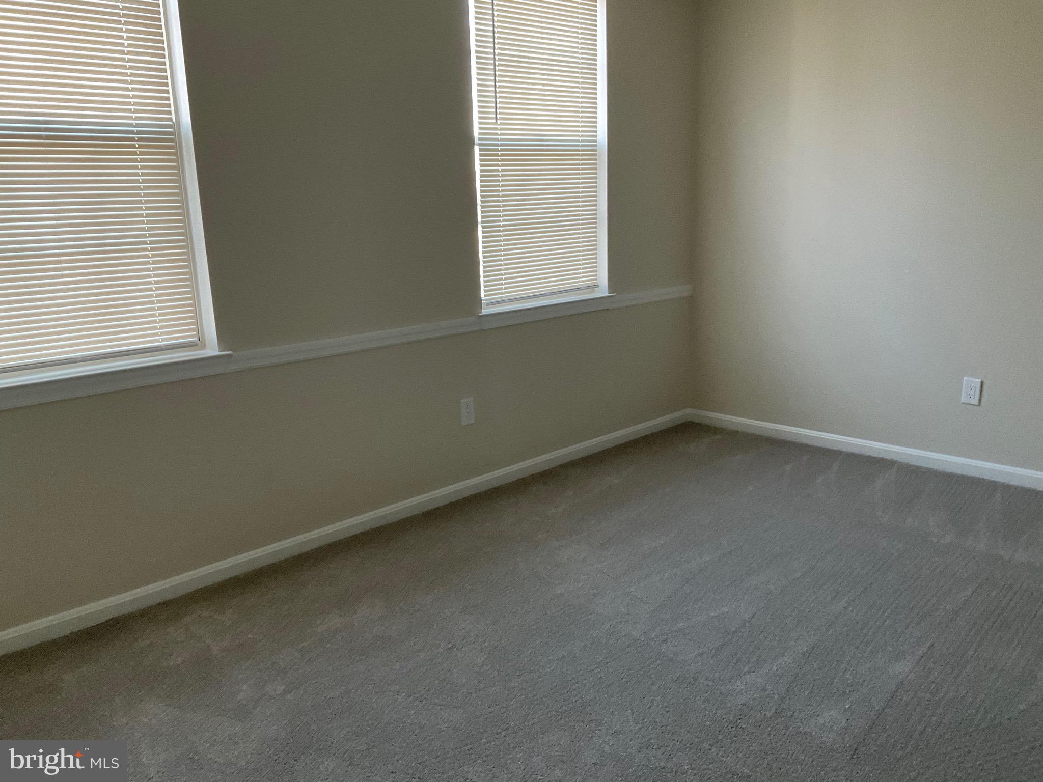 NEW TOWN - Residential Lease