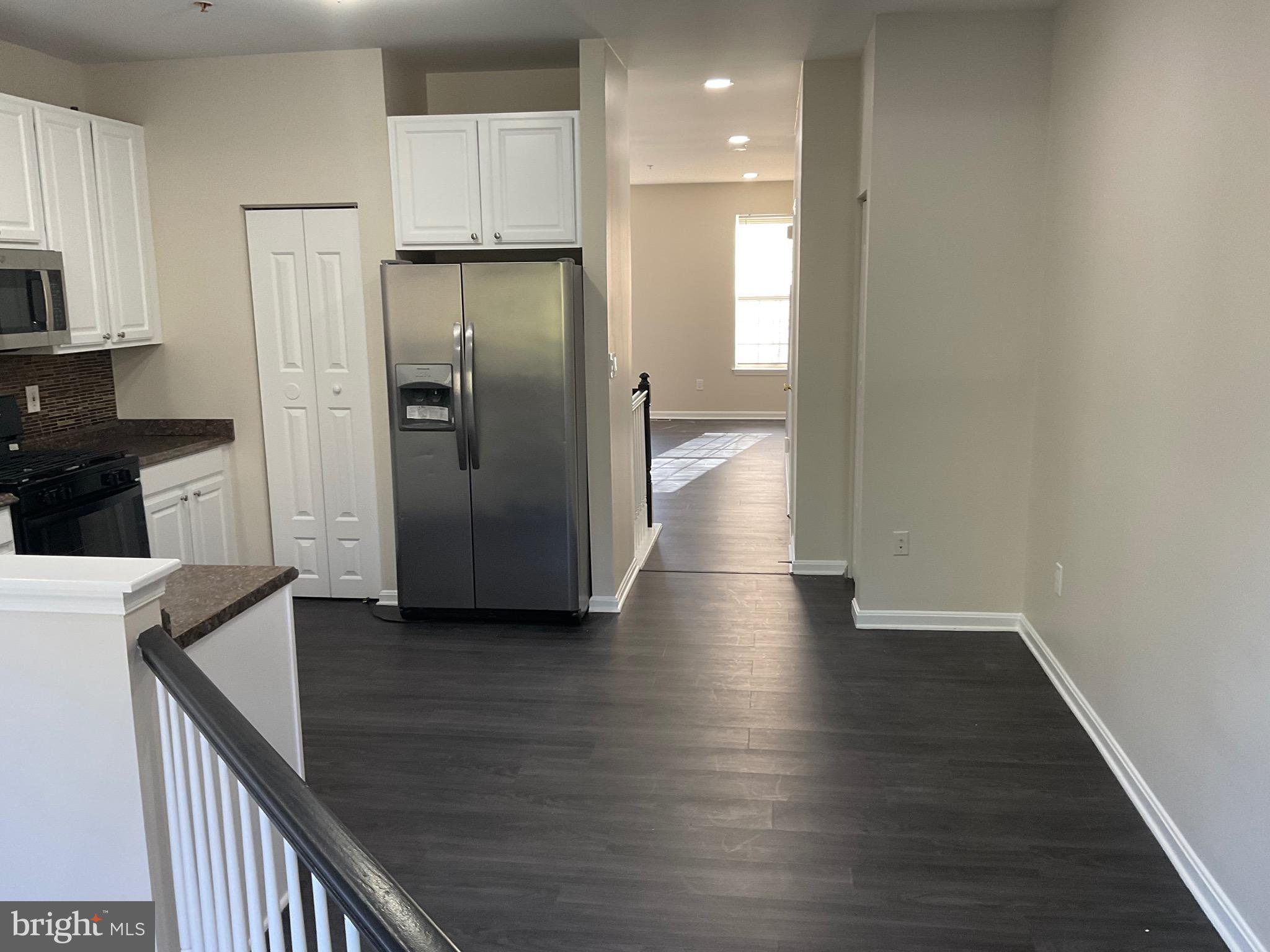 NEW TOWN - Residential Lease