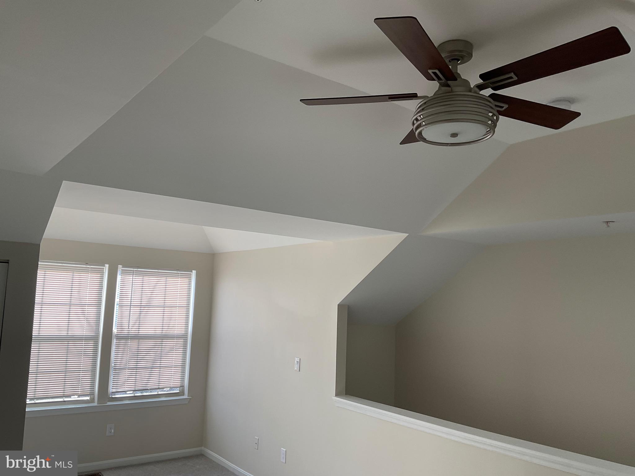 NEW TOWN - Residential Lease