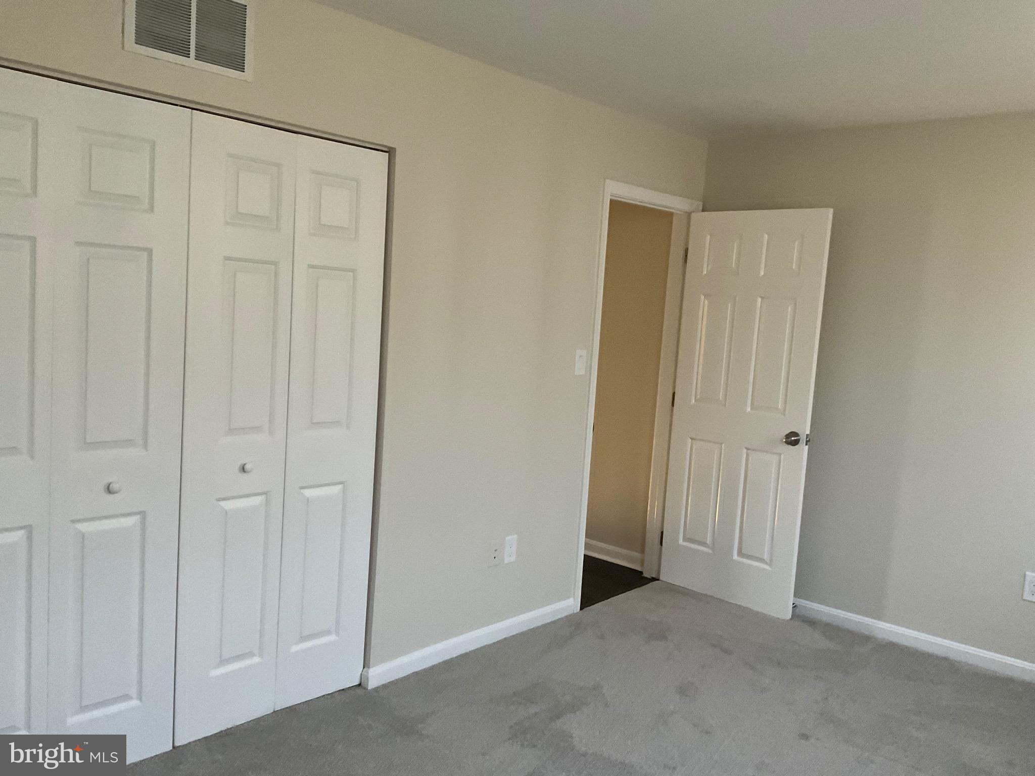 NEW TOWN - Residential Lease