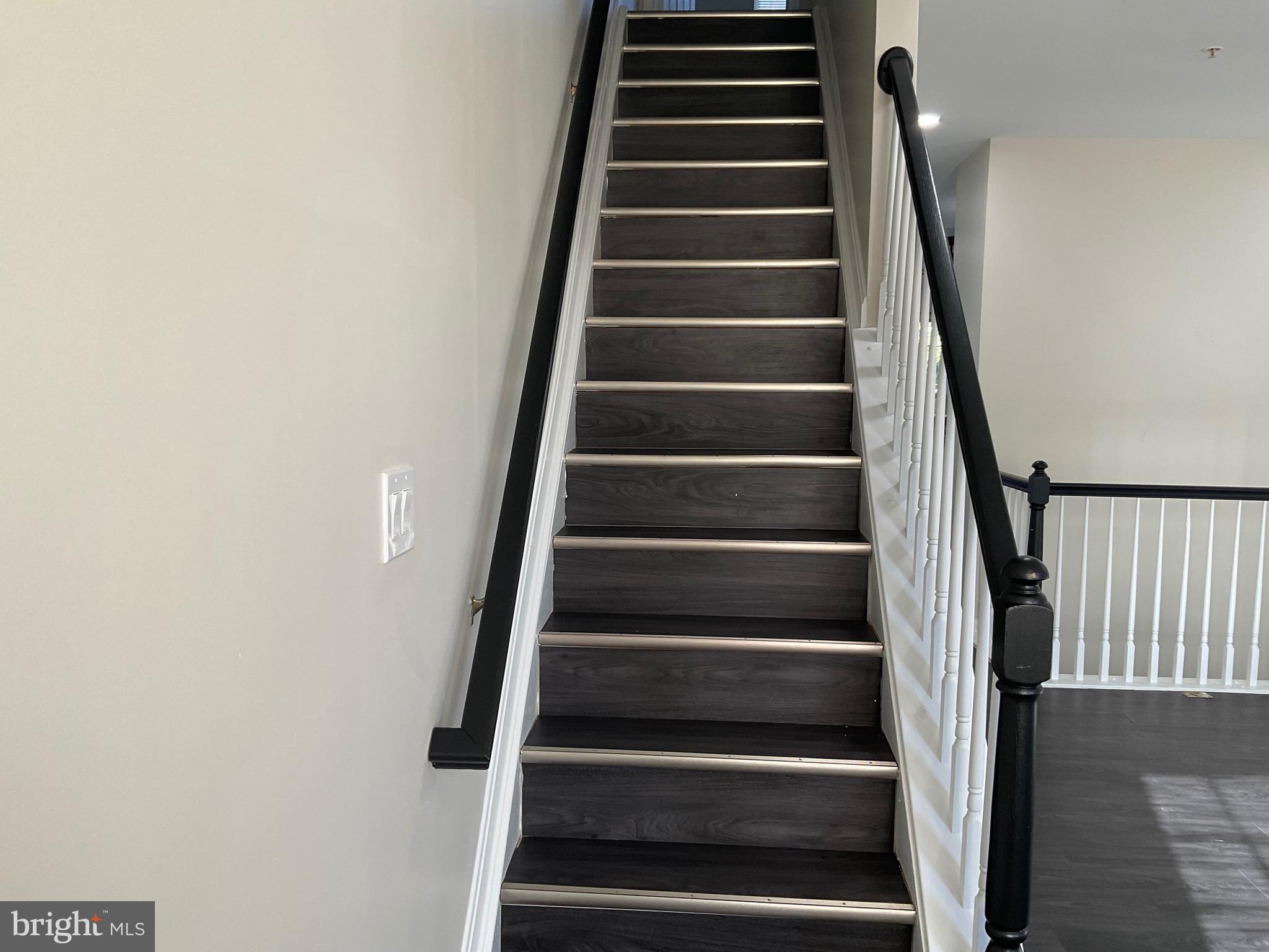 NEW TOWN - Residential Lease