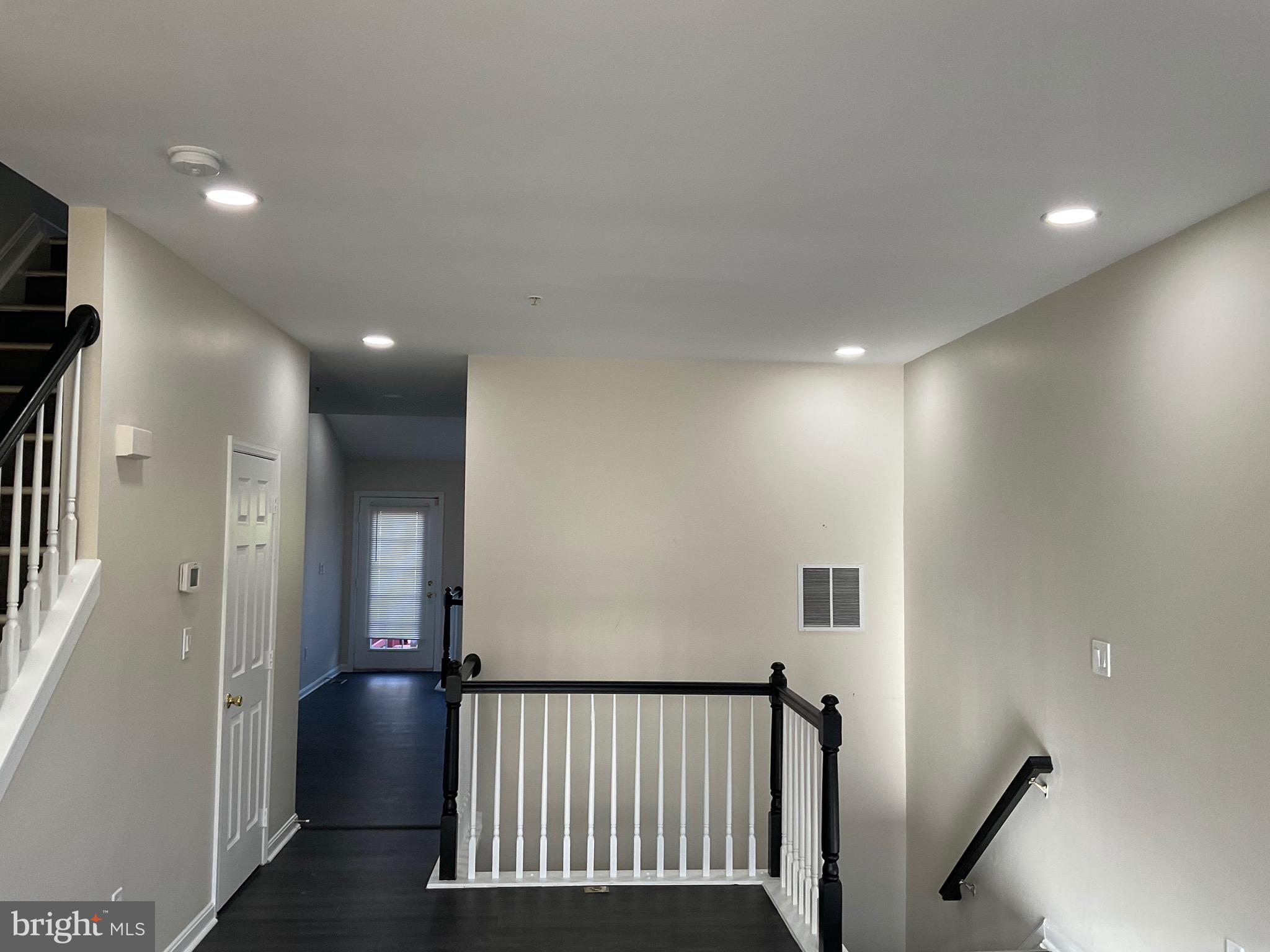 NEW TOWN - Residential Lease