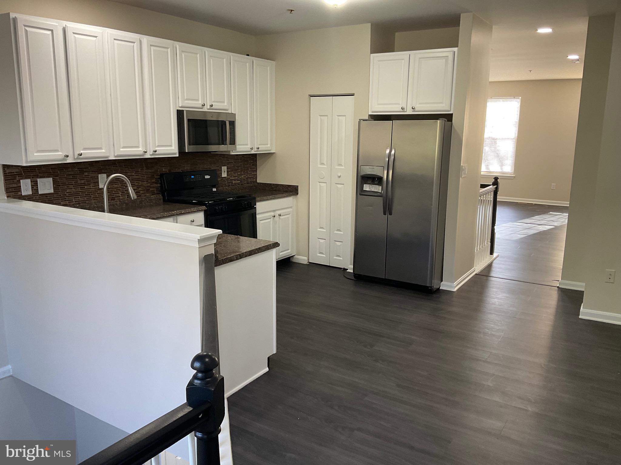 NEW TOWN - Residential Lease