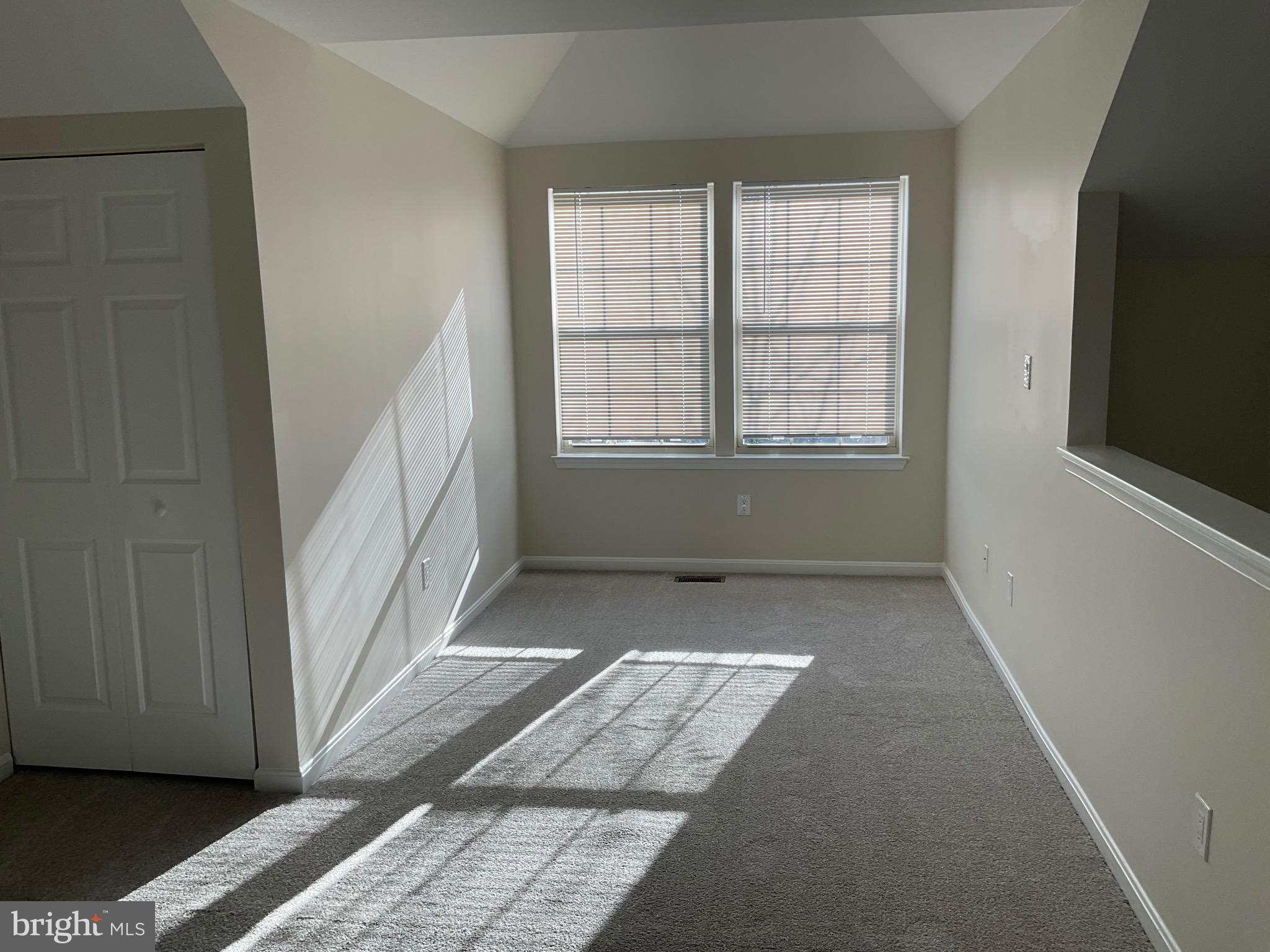 NEW TOWN - Residential Lease