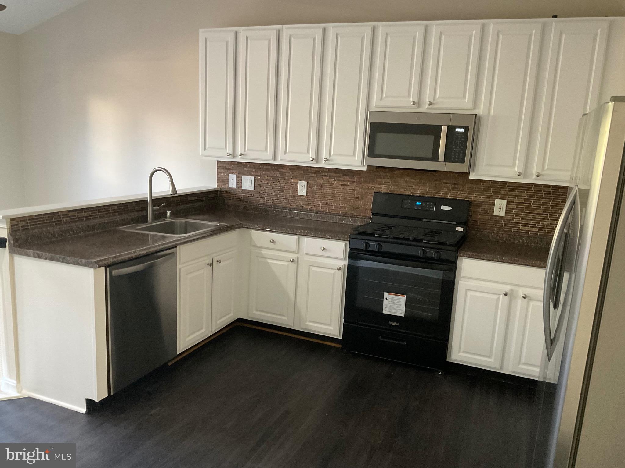 NEW TOWN - Residential Lease