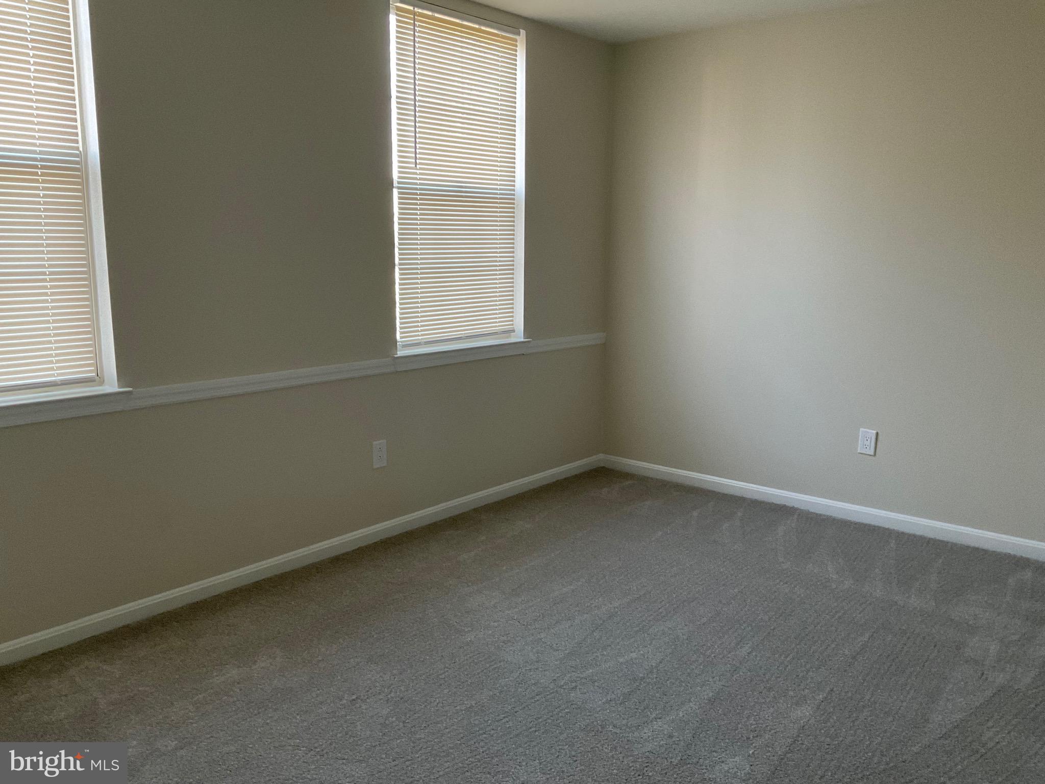 NEW TOWN - Residential Lease