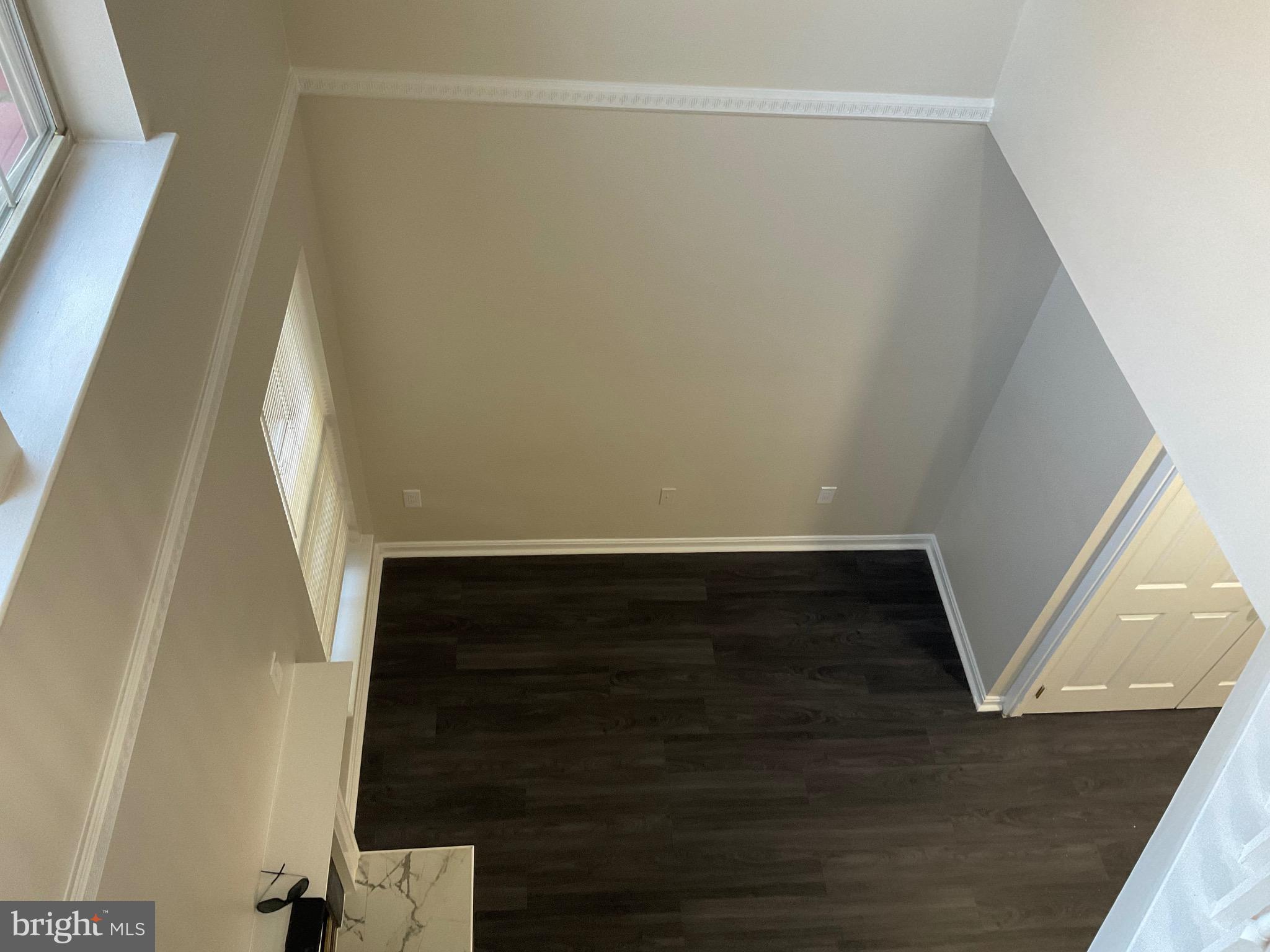 NEW TOWN - Residential Lease