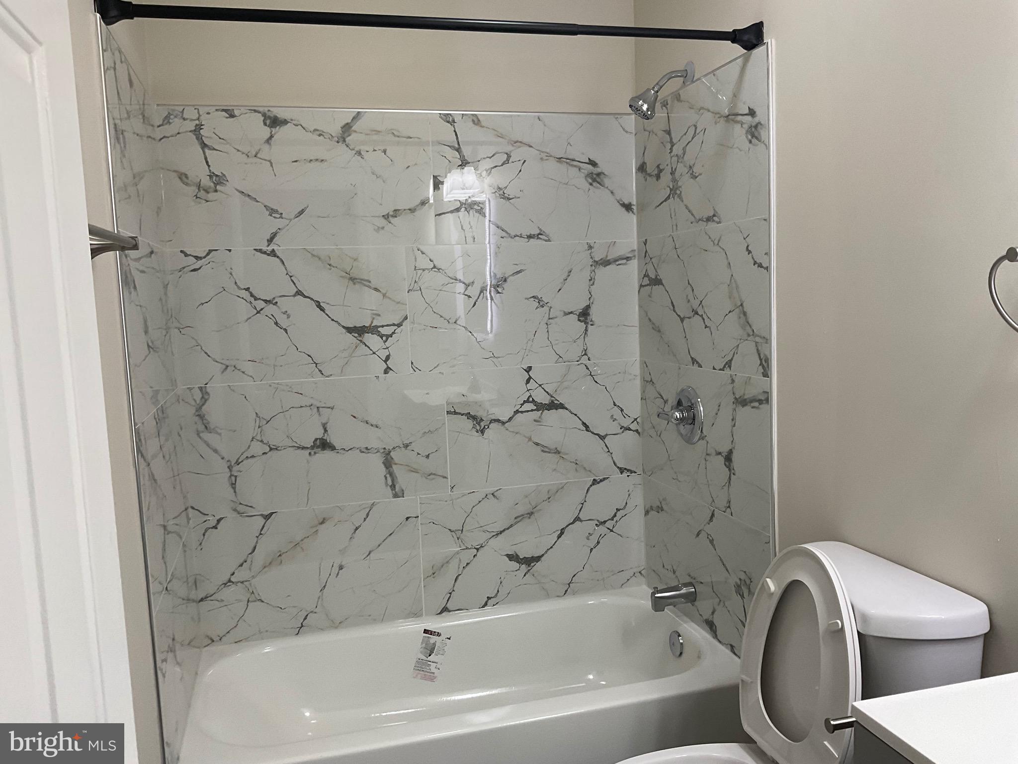 NEW TOWN - Residential Lease