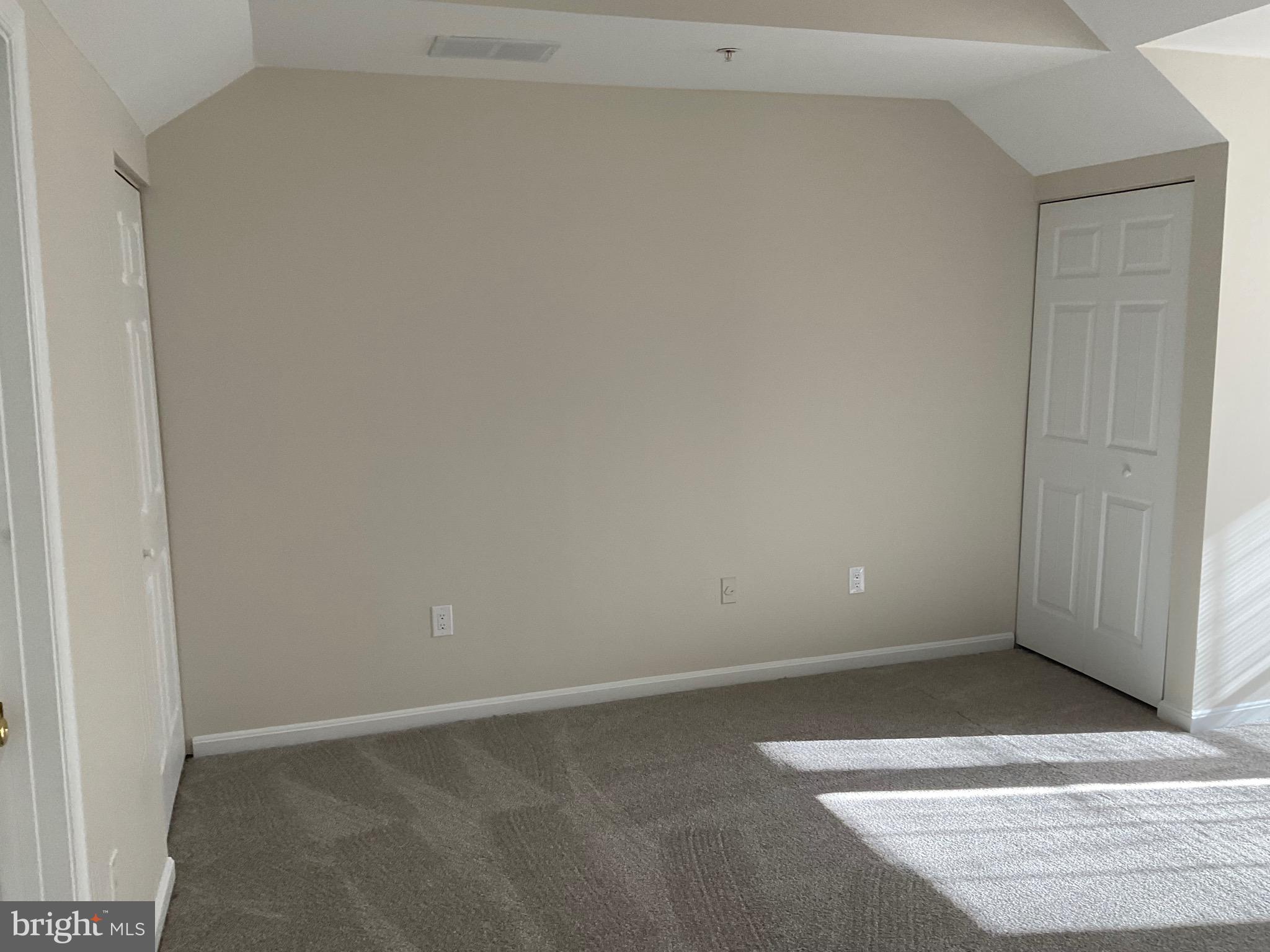 NEW TOWN - Residential Lease