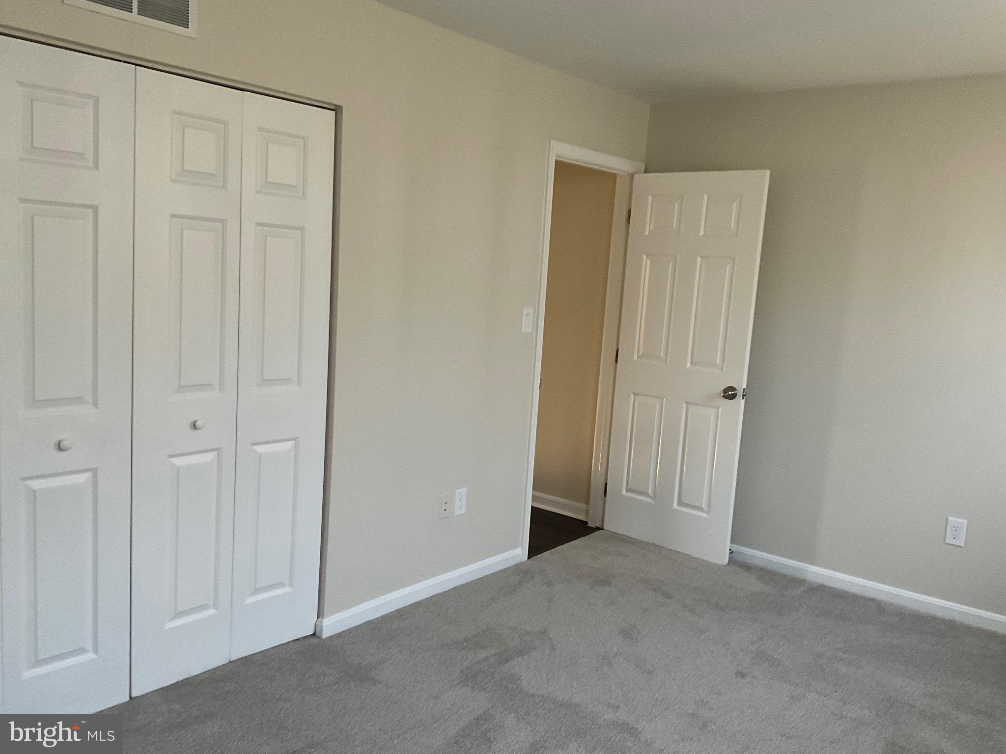 NEW TOWN - Residential Lease