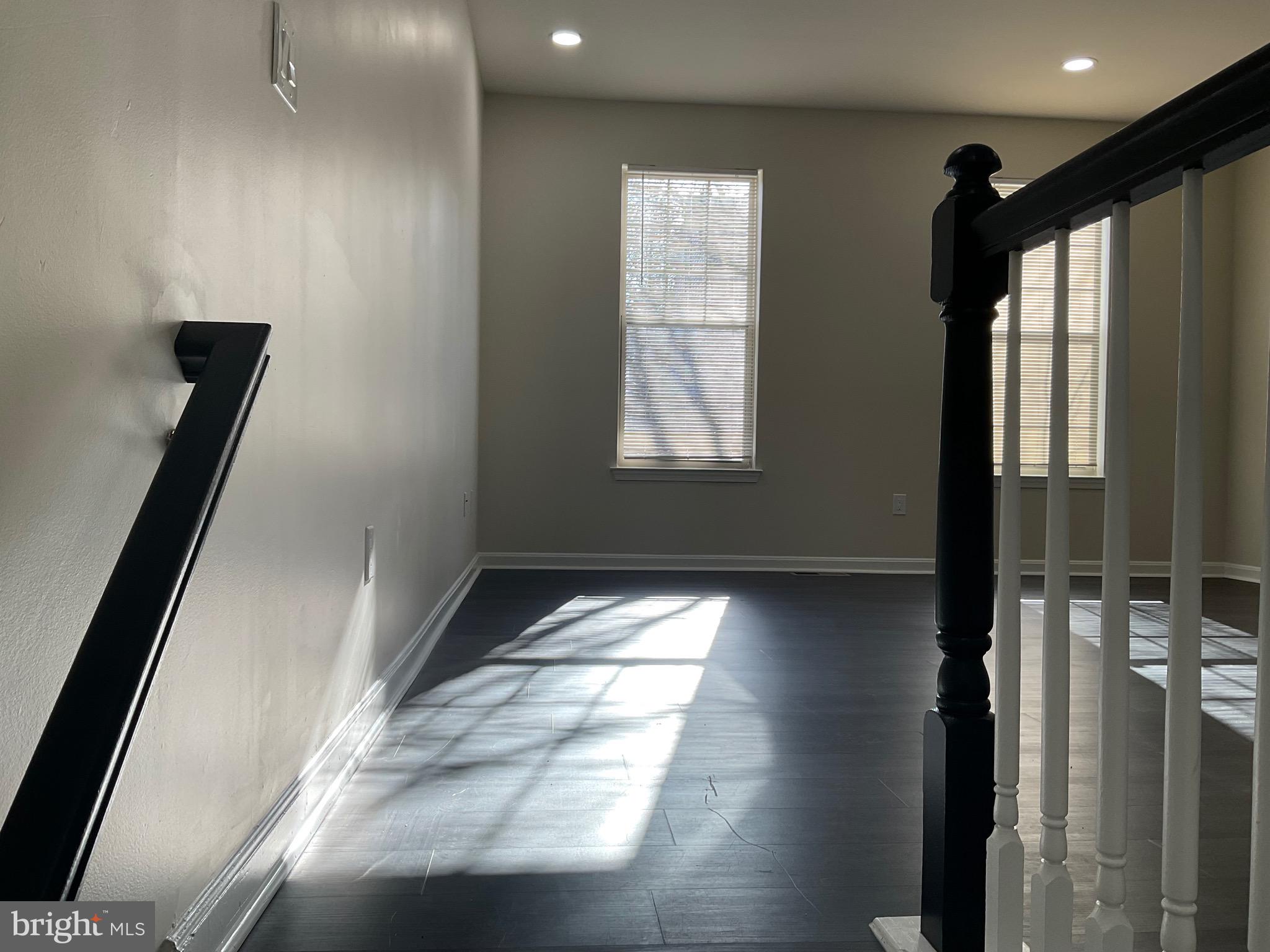 NEW TOWN - Residential Lease