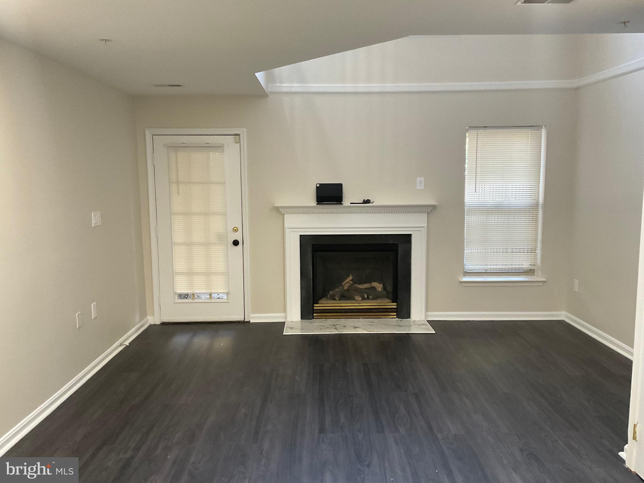 NEW TOWN - Residential Lease