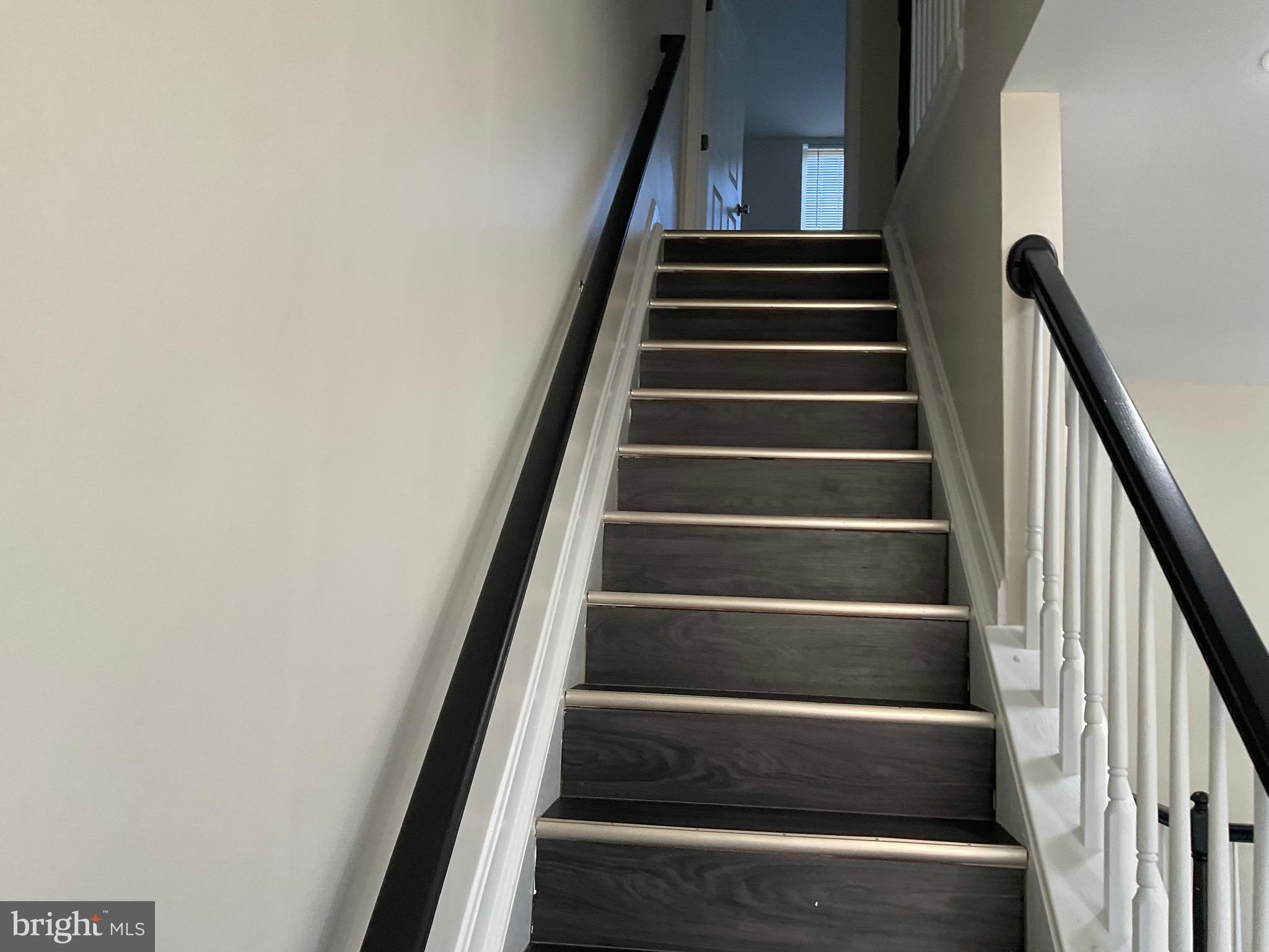 NEW TOWN - Residential Lease