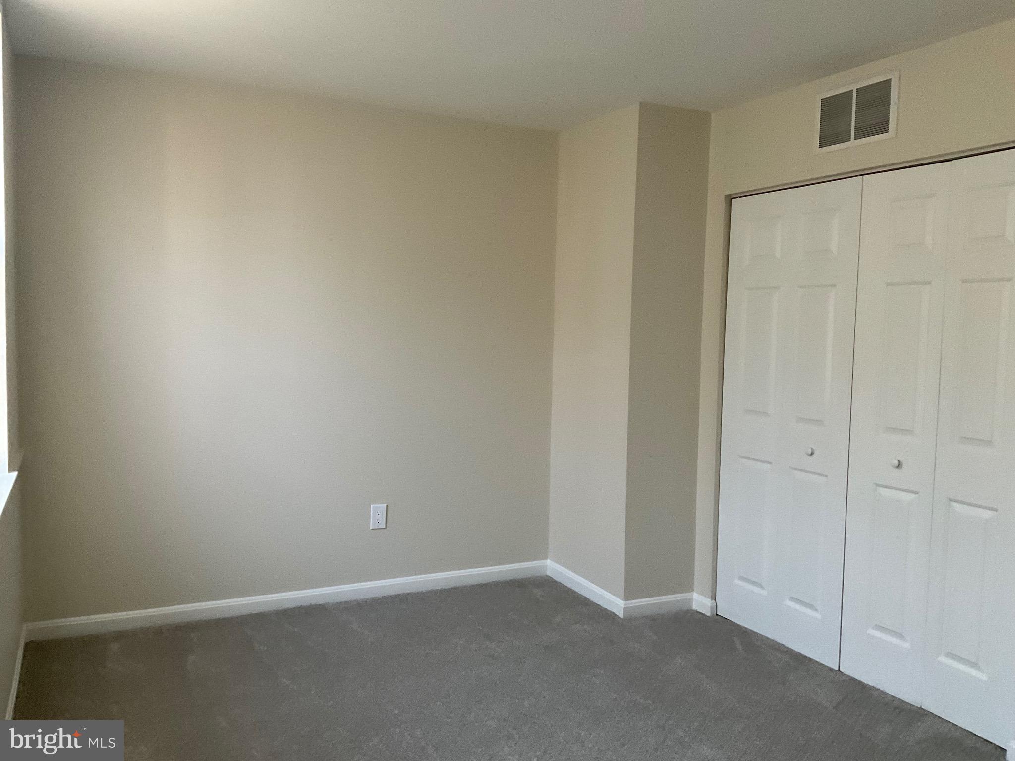 NEW TOWN - Residential Lease