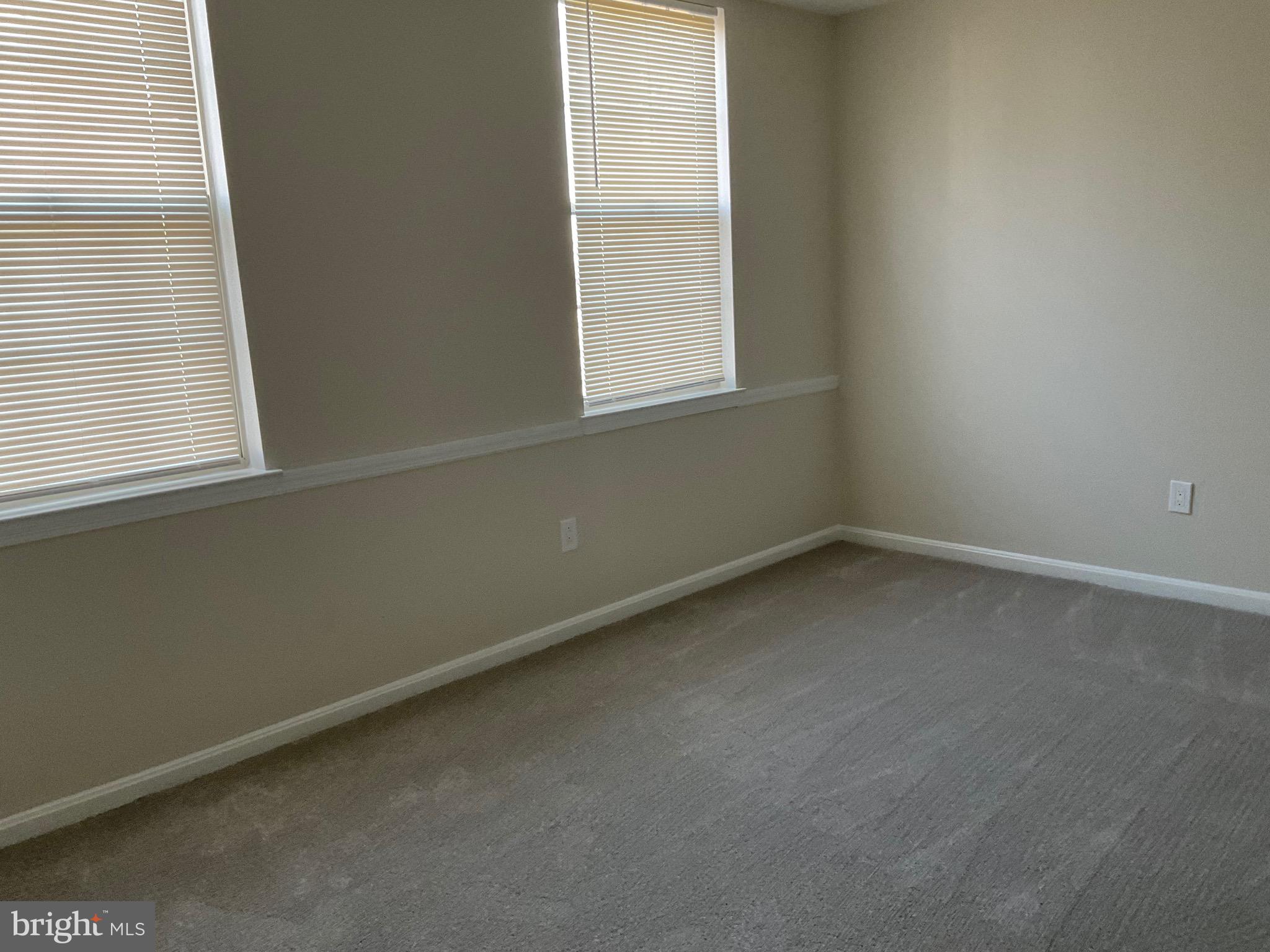 NEW TOWN - Residential Lease