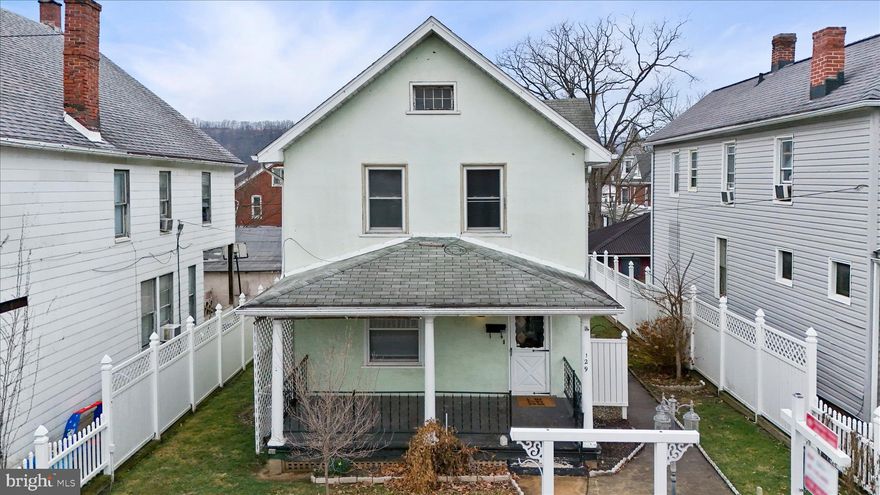 At this price point, this home won’t last long! 🏡✨

Charming 3-bedroom, 1-bath home featuring beautiful hardwood floors and a spacious layout. Enjoy a formal dining room perfect for gatherings, plus a convenient main-level laundry room complete with washer and dryer.
The modern  kitchen comes fully equipped with appliances. Step outside to a nice, fully fenced yard—ideal for pets, play, or relaxing outdoors. There’s also potential for rear parking for added convenience.

A great opportunity to own a move-in-ready home with character and value. Schedule your showing today before it’s gone! 🔑