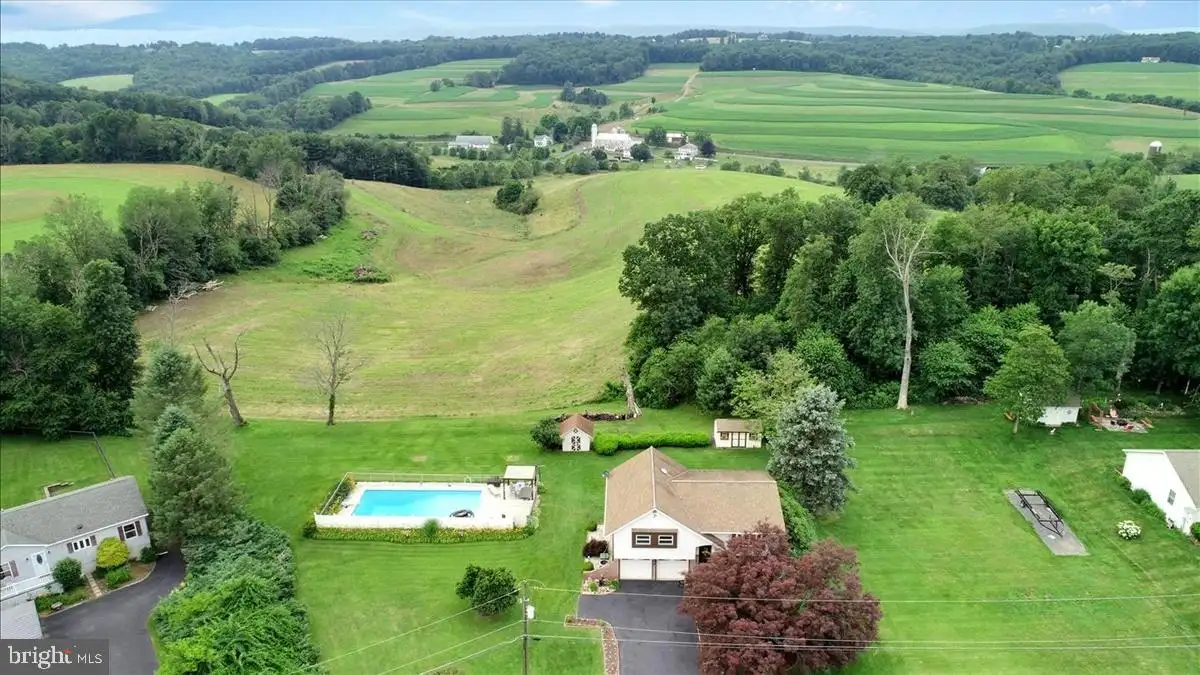 1727-1728 Running Deer Drive, Auburn, PA 17922