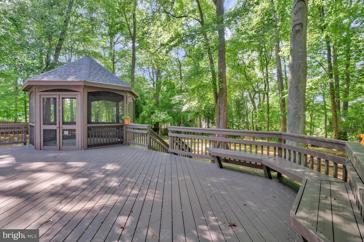 SENECA KNOLL - Residential Lease