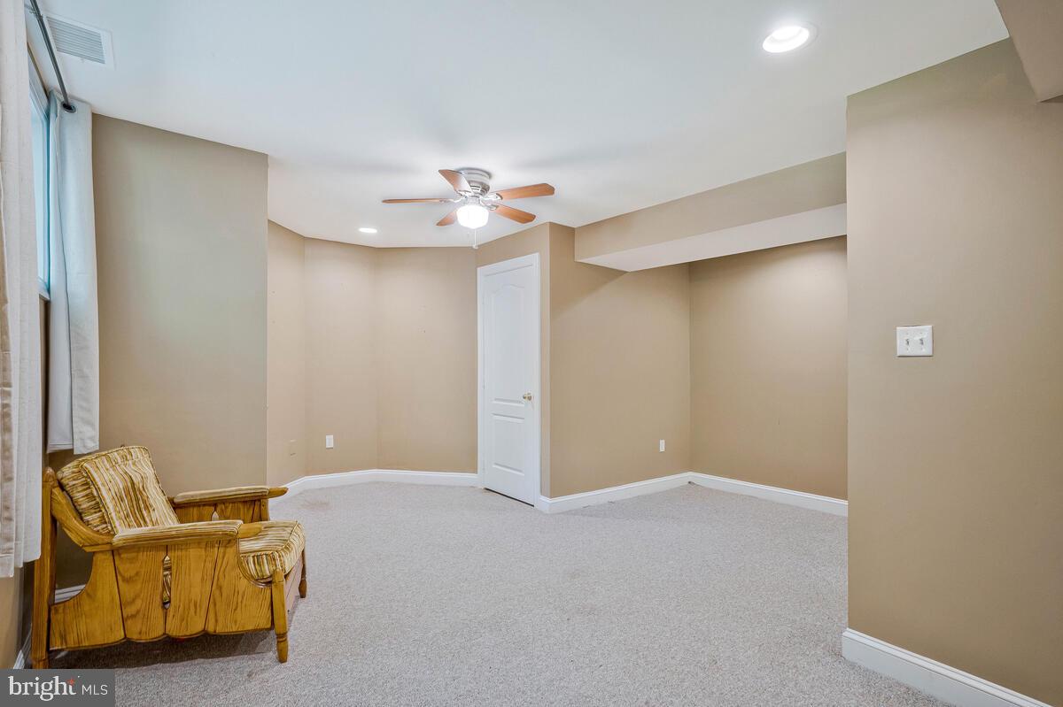 SENECA KNOLL - Residential Lease