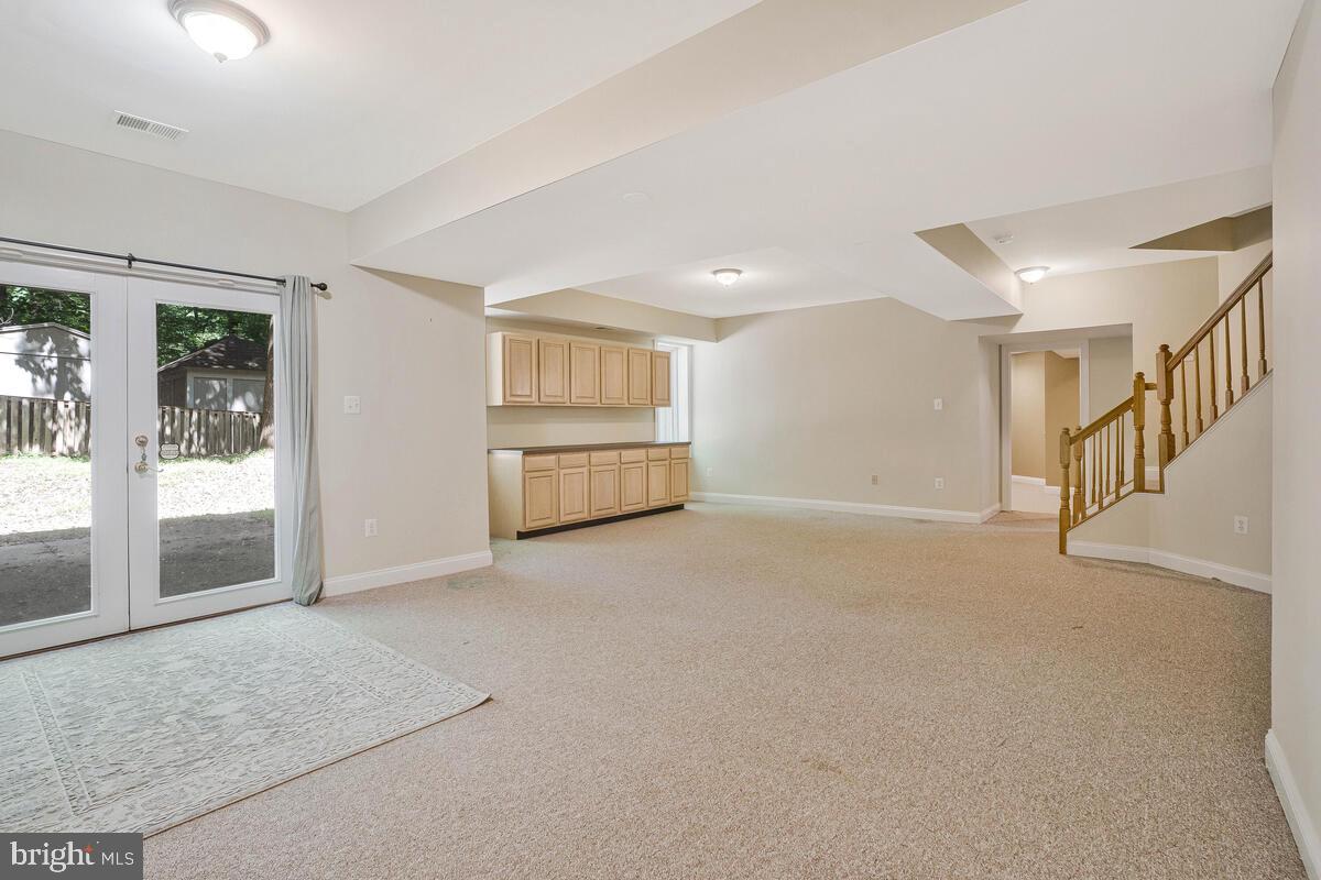 SENECA KNOLL - Residential Lease