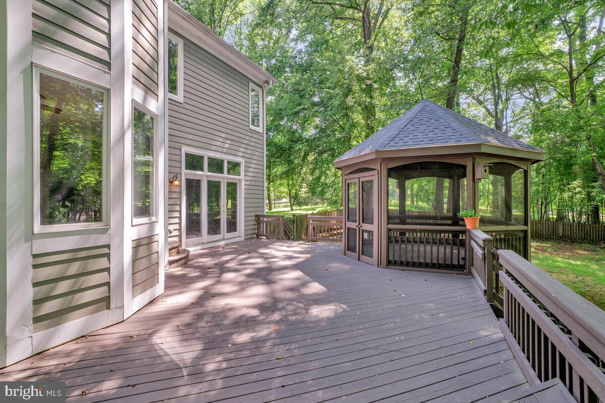 SENECA KNOLL - Residential Lease