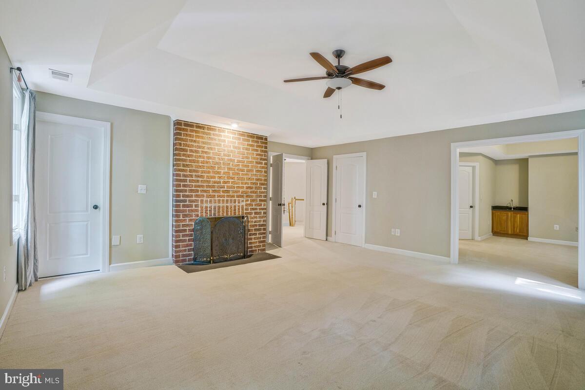 SENECA KNOLL - Residential Lease