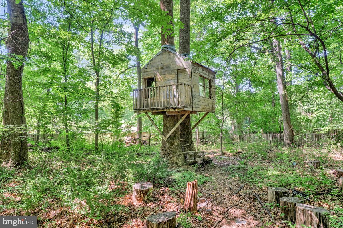 SENECA KNOLL - Residential Lease